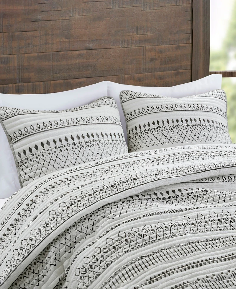 Madison Park Fraser Reversible Printed Microfiber Seersucker 3-Pc. Quilt Set, King/California King