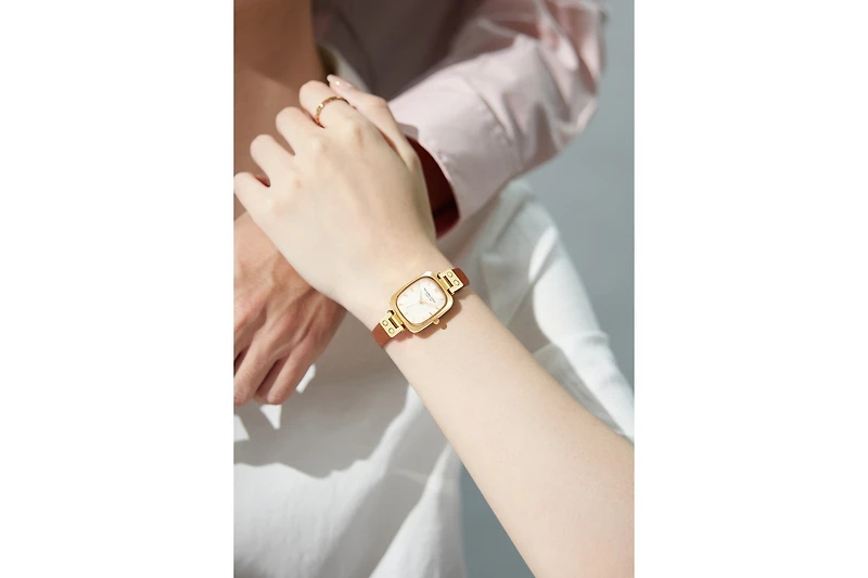 Women's Watch 22×26mm Rectangle Mother-of-pearl or Brushed Sunburst Dial Victoria Hyde
