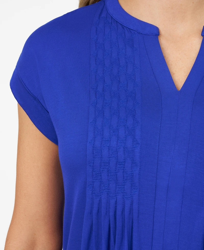 Cable & Gauge Women's Diamond Embrodered Henley T-Shirt