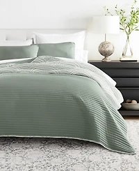 ienjoy Home Scallop Reversible 3-Pc. Lightweight Quilt Set, King/California King
