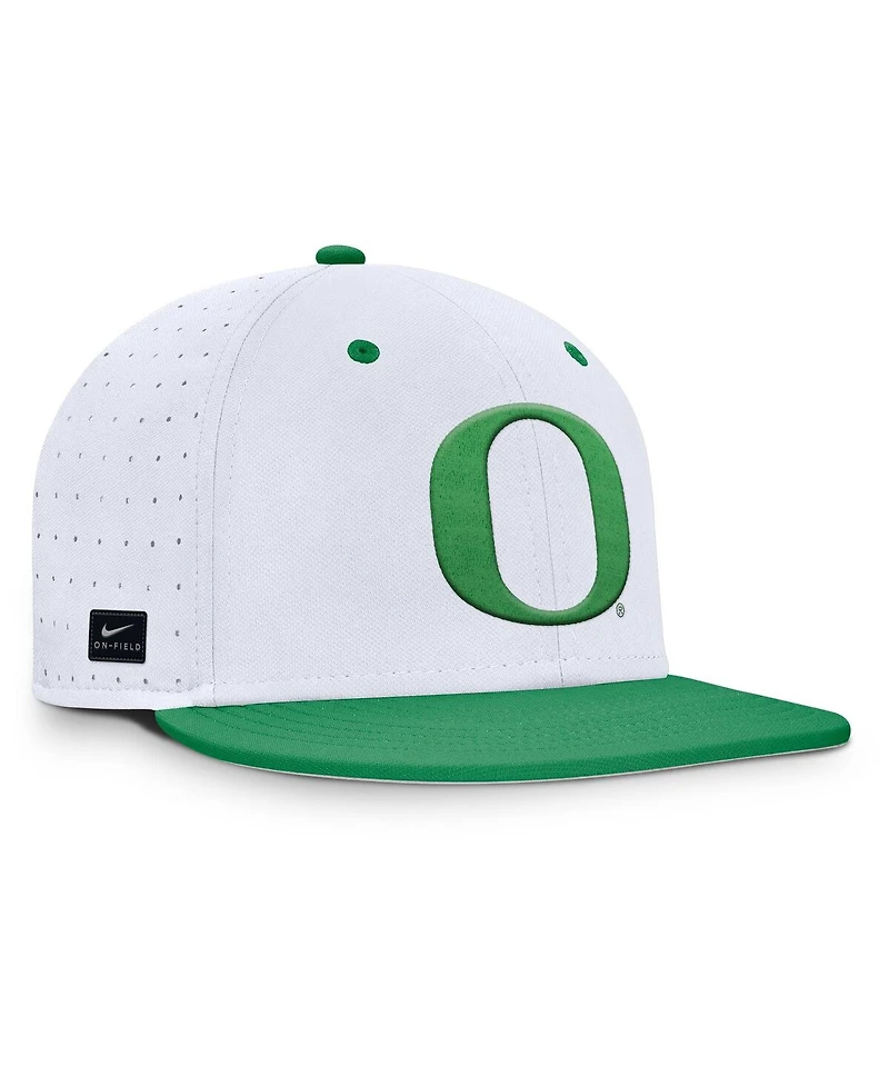 Nike Men's White Oregon Ducks On-Field Dugout True Performance Fitted Hat