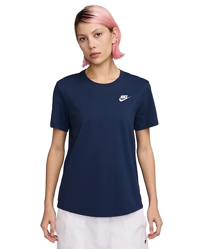 Nike Women's Sportswear Club Essentials T-Shirt