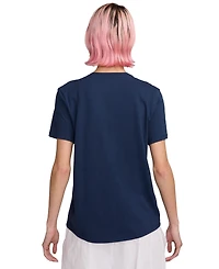Nike Women's Sportswear Club Essentials T-Shirt