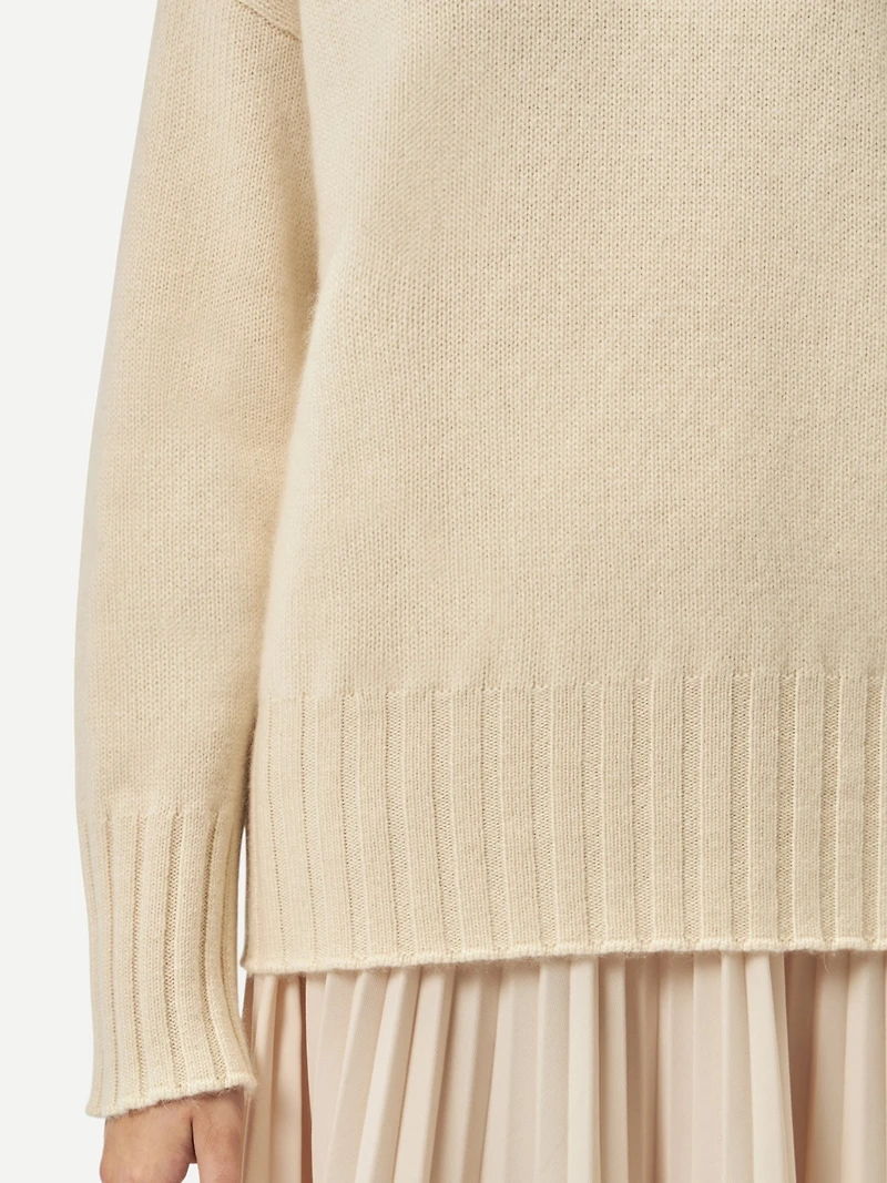 Gobi Cashmere Women's Relaxed-Fit Turtleneck
