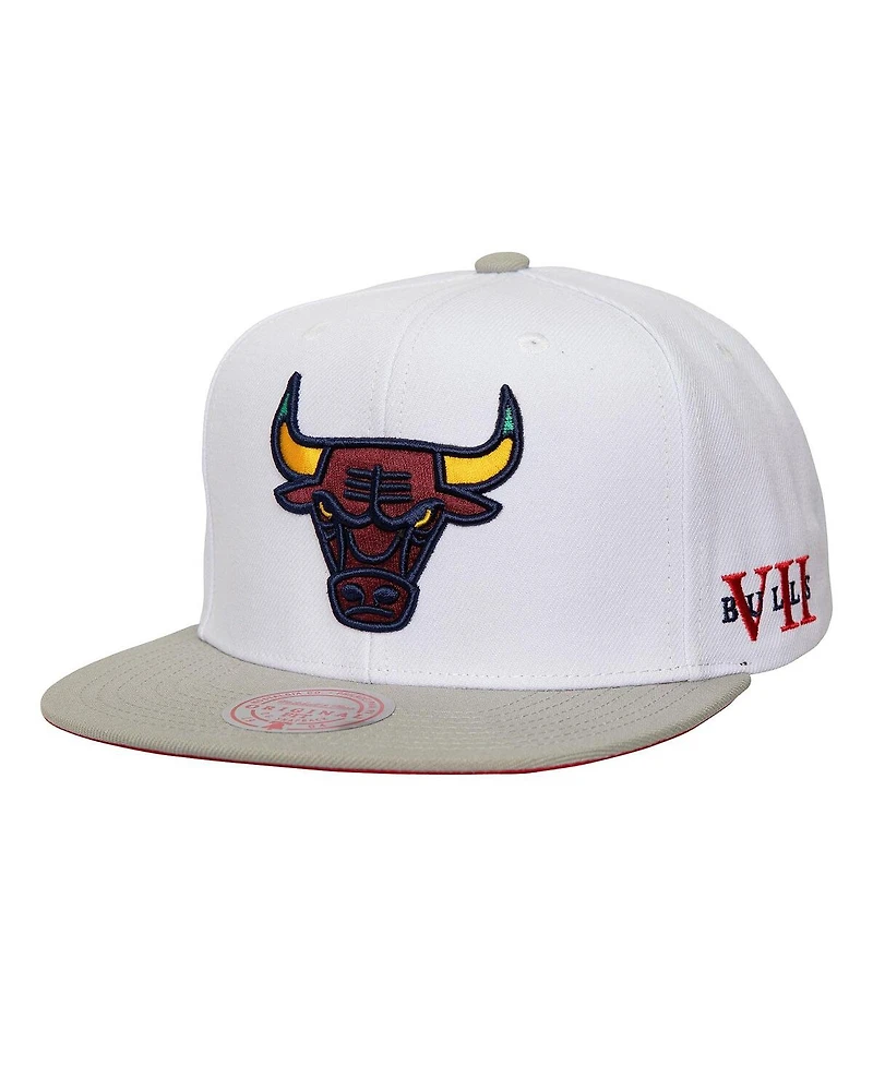 Mitchell & Ness Men's White/Gray Chicago Bulls Core Snapback Hat