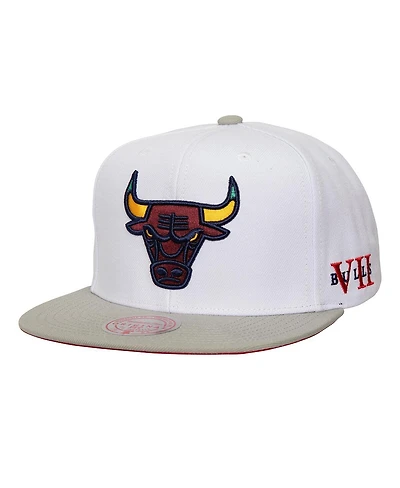 Mitchell & Ness Men's White/Gray Chicago Bulls Core Snapback Hat