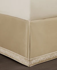 J Queen New York Sondra 4-Pc. Comforter