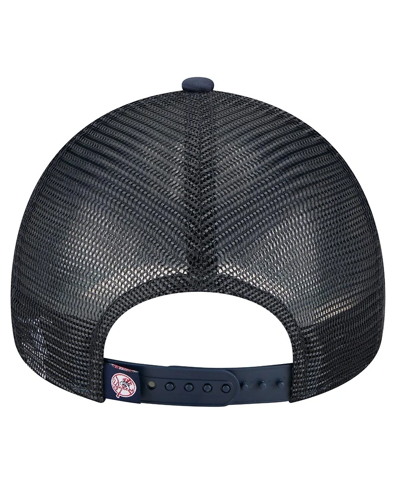 New Era Men's Navy New York Yankees Distressed 9FORTY A-Frame Adjustable Trucker Hat