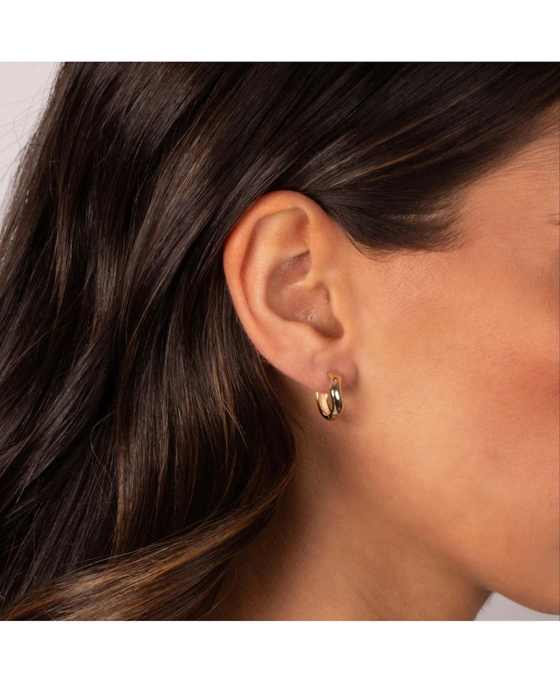 Solid Wide Squiggle Huggie Earring 14K