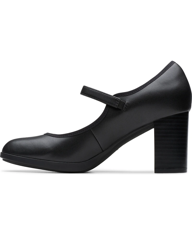 Clarks Women's Bayla Lily Round Toe Pumps