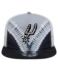 New Era Men's Black/Silver San Antonio Spurs Throwback Dye Golfer Snapback Hat