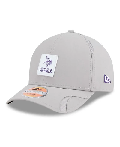New Era Men's Minnesota Vikings 2025 Sideline M-crown 9FORTY Adjustable Hat