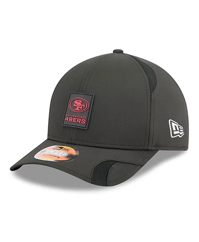 New Era Men's San Francisco 49ers 2025 Sideline M-crown 9FORTY Adjustable Hat