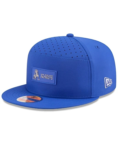 New Era Men's Royal New England Patriots 2025 Sideline Throwback Split Panel 9FIFTY Snapback Hat