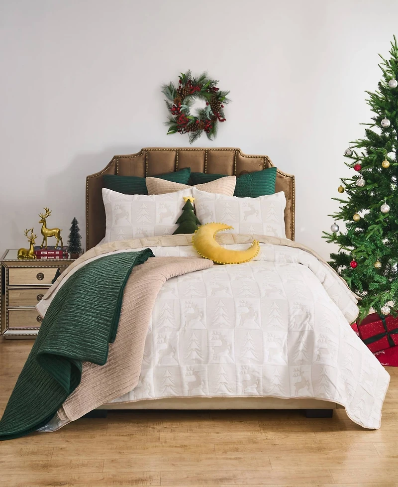Greenland Home Fashions Reindeer Games Holiday Matelasse -Pc. Coverlet Set