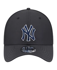 New Era Men's Black York Yankees Night 39THIRTY Flex Hat