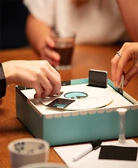Bezzerwizzer Studio Get A Hint Party Game