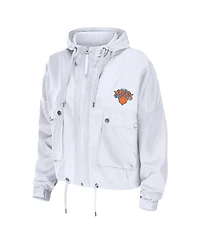 Wear by Erin Andrews Women's White New York Knicks Cropped Full-Zip Windbreaker Jacket