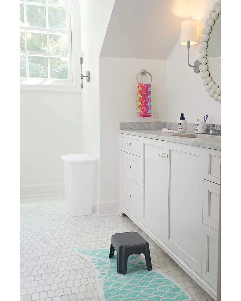 Rubbermaid Durable Plastic Kids Step Stool w/ 200 Pound Weight Capacity, Gray