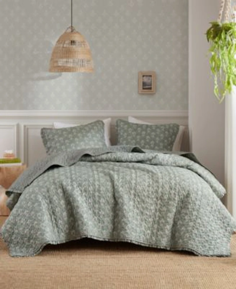 Madison Park Linwood Ruffle Printed Quilt Set