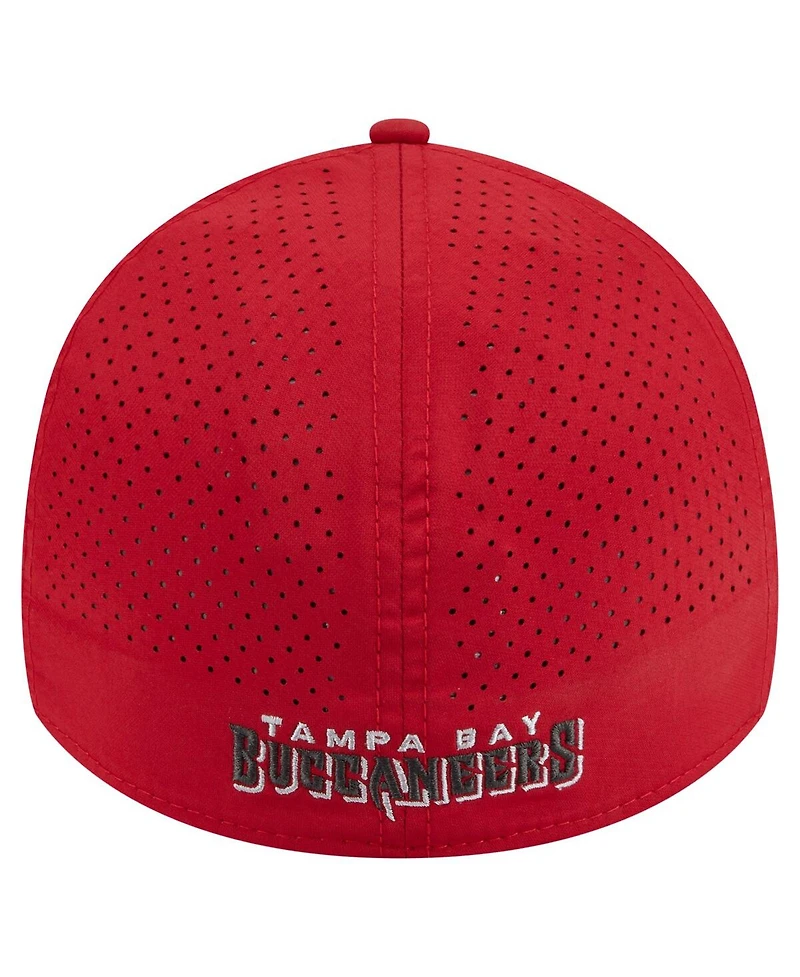 New Era Men's Red Tampa Bay Buccaneers Perforated 39THIRTY Flex Hat