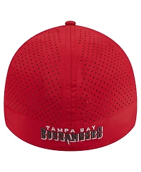 New Era Men's Red Tampa Bay Buccaneers Perforated 39THIRTY Flex Hat