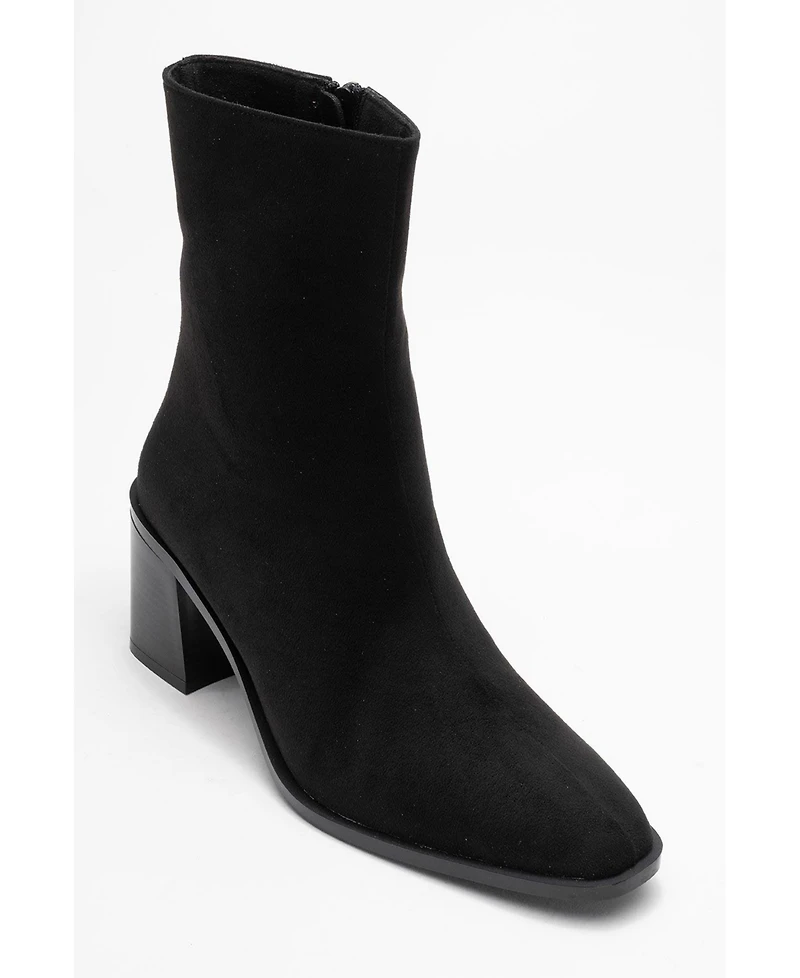 Prologue Shoes Chara Block Heel Ankle Boot (Women)
