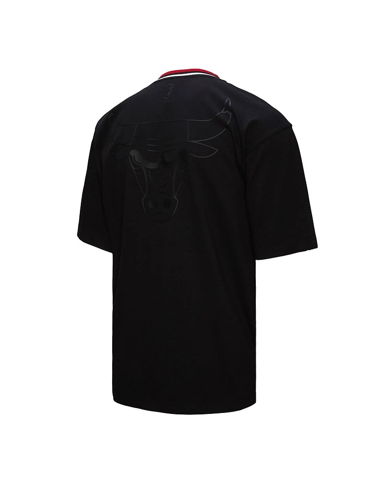 Mitchell & Ness Men's and Women's Black Chicago Bulls Playmaker Logo T-Shirt