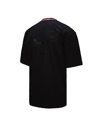 Mitchell & Ness Men's and Women's Black Chicago Bulls Playmaker Logo T-Shirt