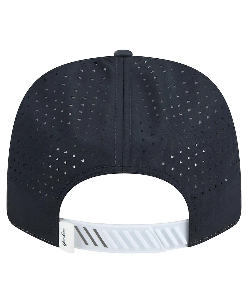 New Era Men's White/Navy New York Yankees Established Patch 9SEVENTY Adjustable Hat