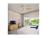 52-inch White Modern 3 Blades Ceiling Fan Light with Remote Control Support Six Speed Ajustable