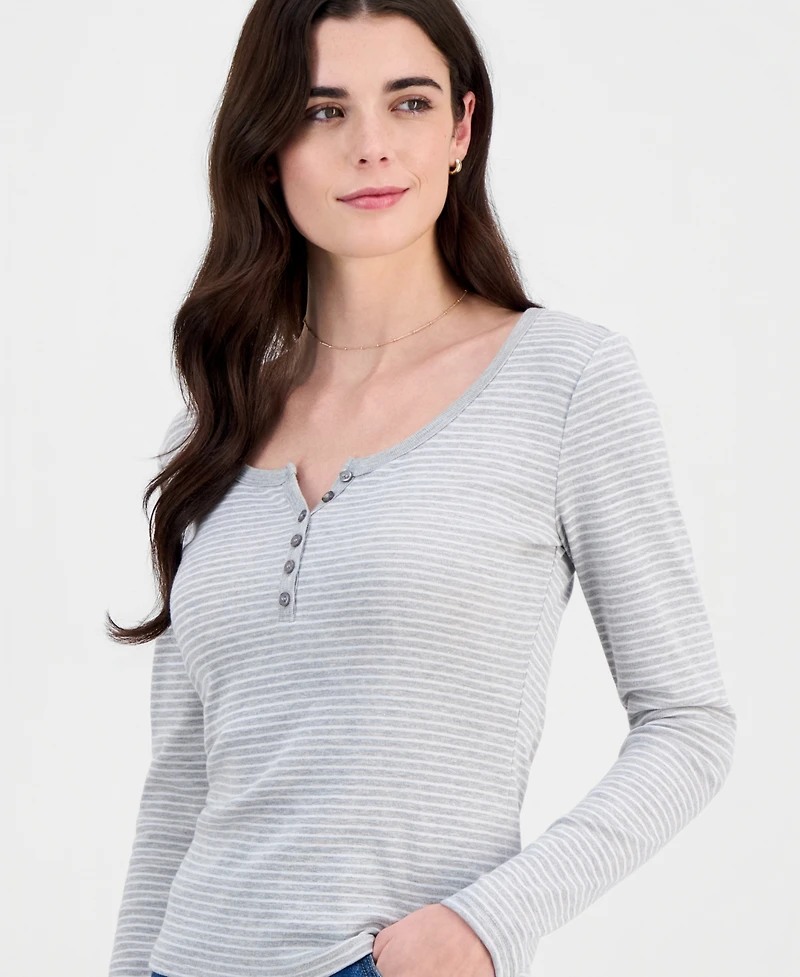 Hippie Rose Juniors' Scoop-Neck Long-Line Henley Top