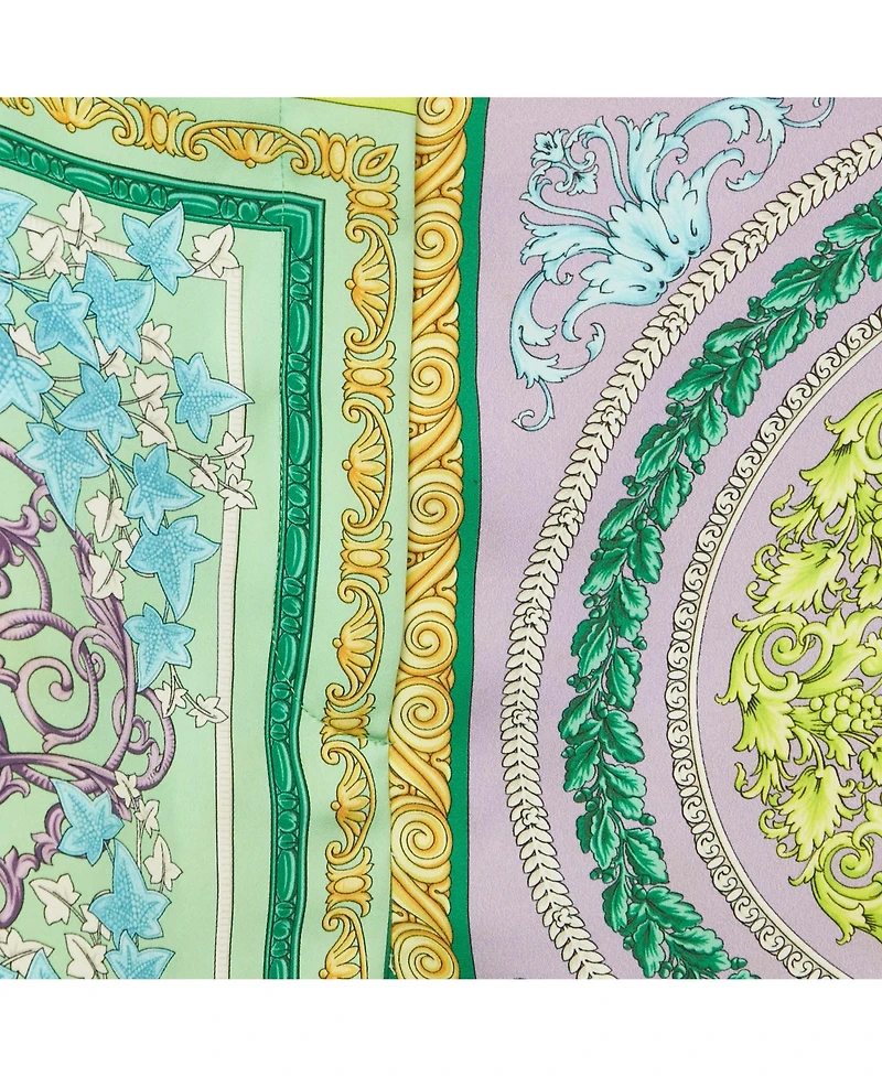 Pre-Owned Versace Women's Green Barocco Crepe Metallic Ring Detail Shorts