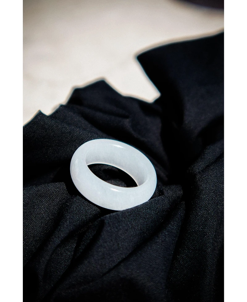 Tee — White jade stone ring