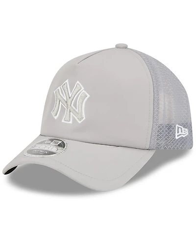 New Era Men's Gray New York Yankees 2026 Batting Practice Apex 9FORTY Adjustable Trucker Hat