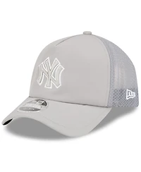 New Era Men's Gray New York Yankees 2026 Batting Practice Apex 9FORTY Adjustable Trucker Hat