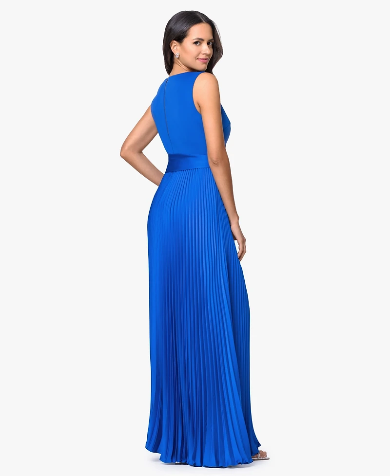 Xscape Women's Sleeveless V-Neck Gown