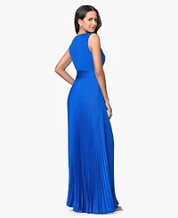 Xscape Women's Sleeveless V-Neck Gown