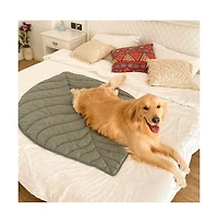 FunnyFuzzy Leaf Shape Pet Blanket