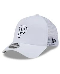 New Era Men's White Pittsburgh Pirates 2026 Batting Practice Apex 9FORTY Adjustable Trucker Hat