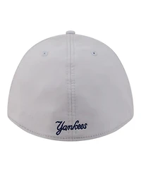 New Era Men's Gray York Yankees Patch 39THIRTY A-Frame M-Crown Perforated Flex Hat