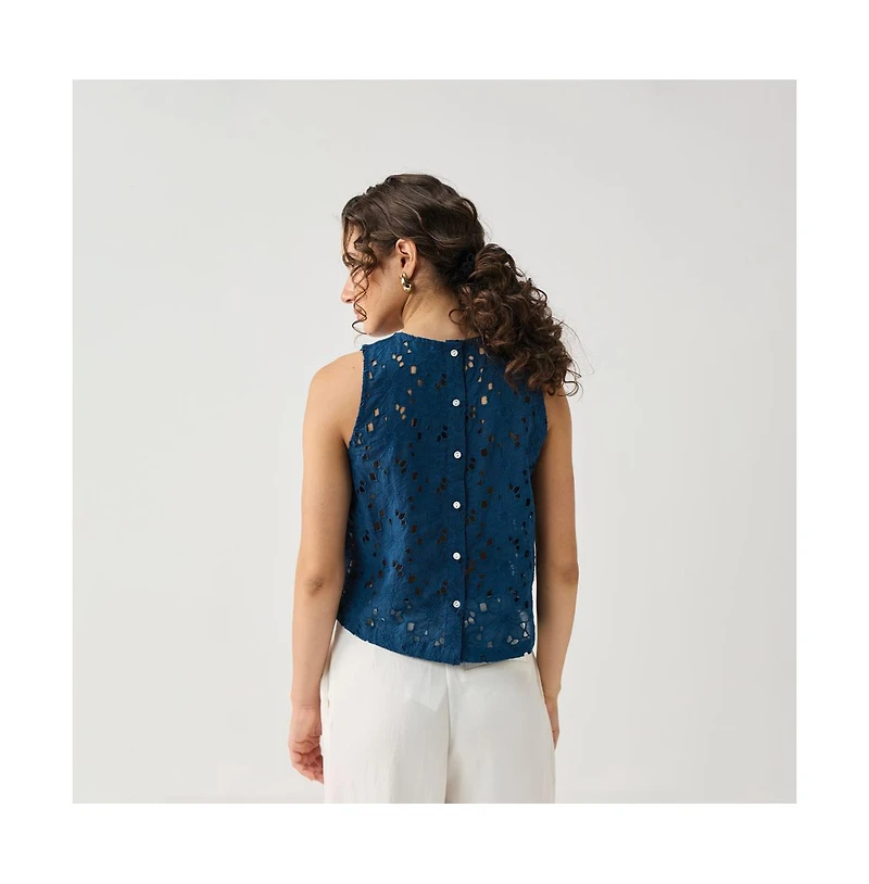 Reistor Women's Embroidered Sleeveless Button-Back Top