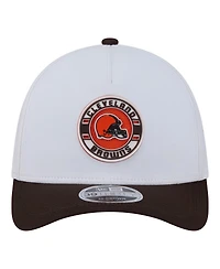 New Era Men's White/Brown Cleveland Browns Patch 39THIRTY A-Frame M-Crown Perforated Flex Hat