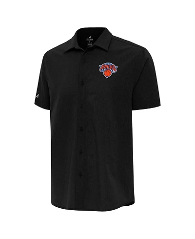 Antigua Men's New York Knicks Activate Woven Short Sleeve Button-Up Shirt