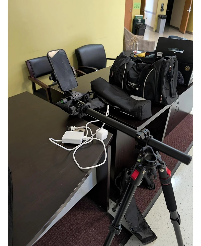 Neewer TP66 Camera Tripod with 22lb, 10kg for select iPhone models