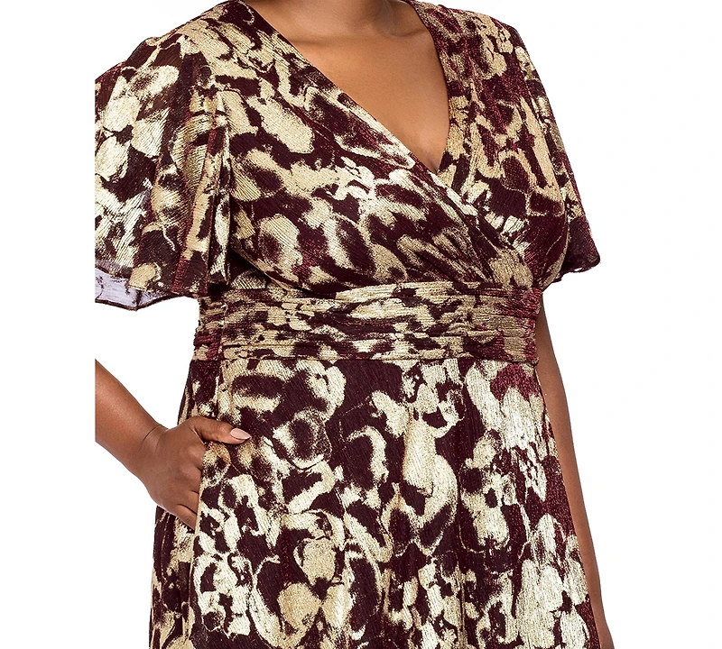 Betsy & Adam Plus Foil Fabric V-Neck Short-Sleeve Gown