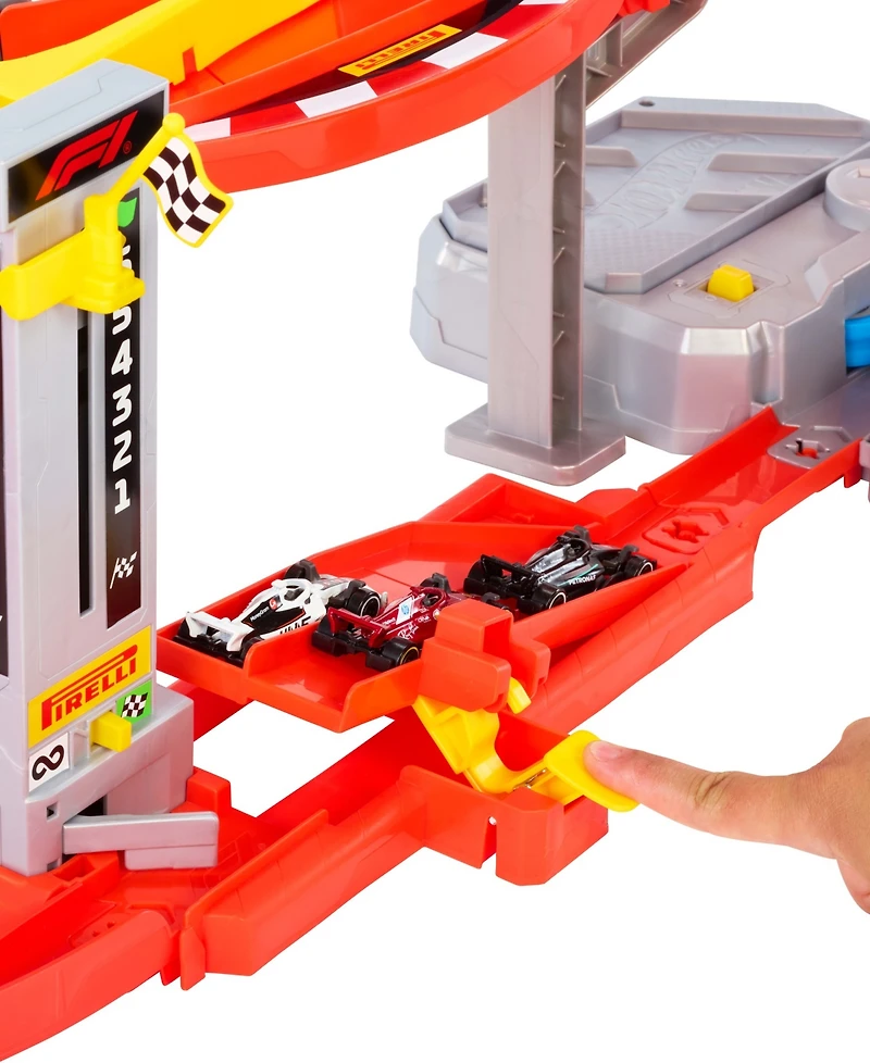 Hot Wheels 1:64 Scale Racing Formula 1 Downhill Circuit Race with 3 F1 Die-Cast Toy Cars