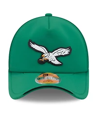 New Era Men's Kelly Green Philadelphia Eagles 2026 Sideline Throwback Apex 9FORTY Adjustable Trucker Hat