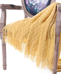 Happycare Textiles Solid Soft Zigzag Lightweight Throw, 60" x 50"