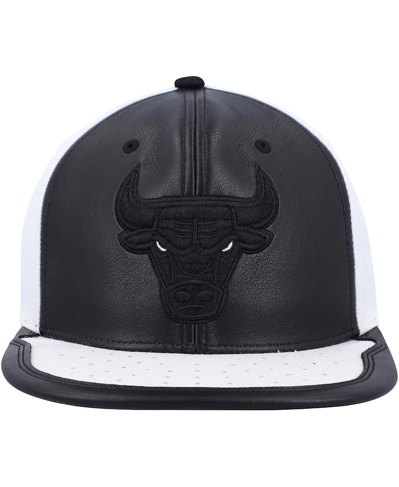 Men's Black and White Chicago Bulls Nba Day One Snapback Hat